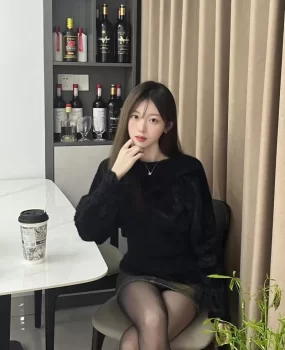 南山水嫩晚晚，蜂腰蜜臀后入水多多