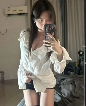 肤白性感大胸妹