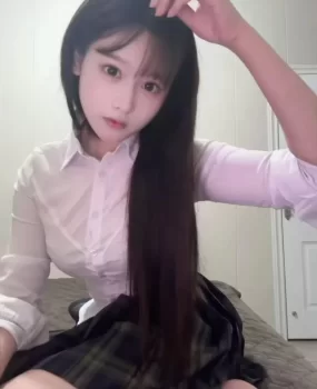 出租屋性感大奶妹