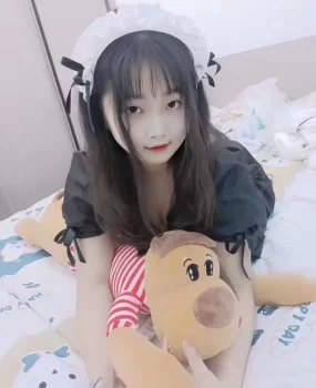 微胖制服小萝莉