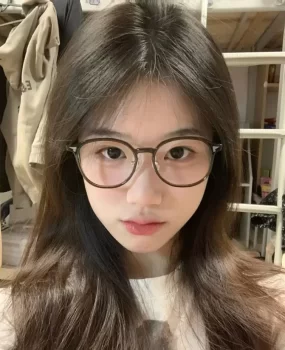 贵阳会展城  肉感黑丝小萝莉