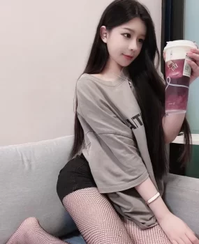 闵行刚下海兼职小嫩妹