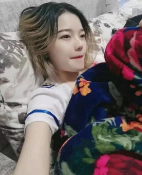 2月份清纯00后萝莉