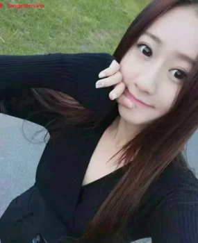 极品！兼职小妹楚楚动人，皮肤光滑白皙，超配合～