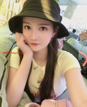 呼和浩特大胸小妹初次在店服务