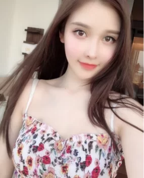 皮肤白大胸妹